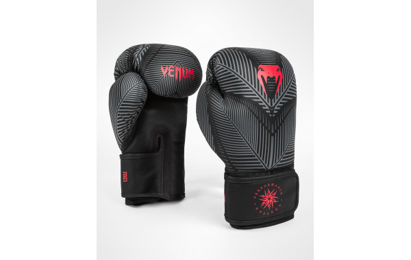 Перчатки Venum Phantom 04700-100-10oz черный\красный 600_380