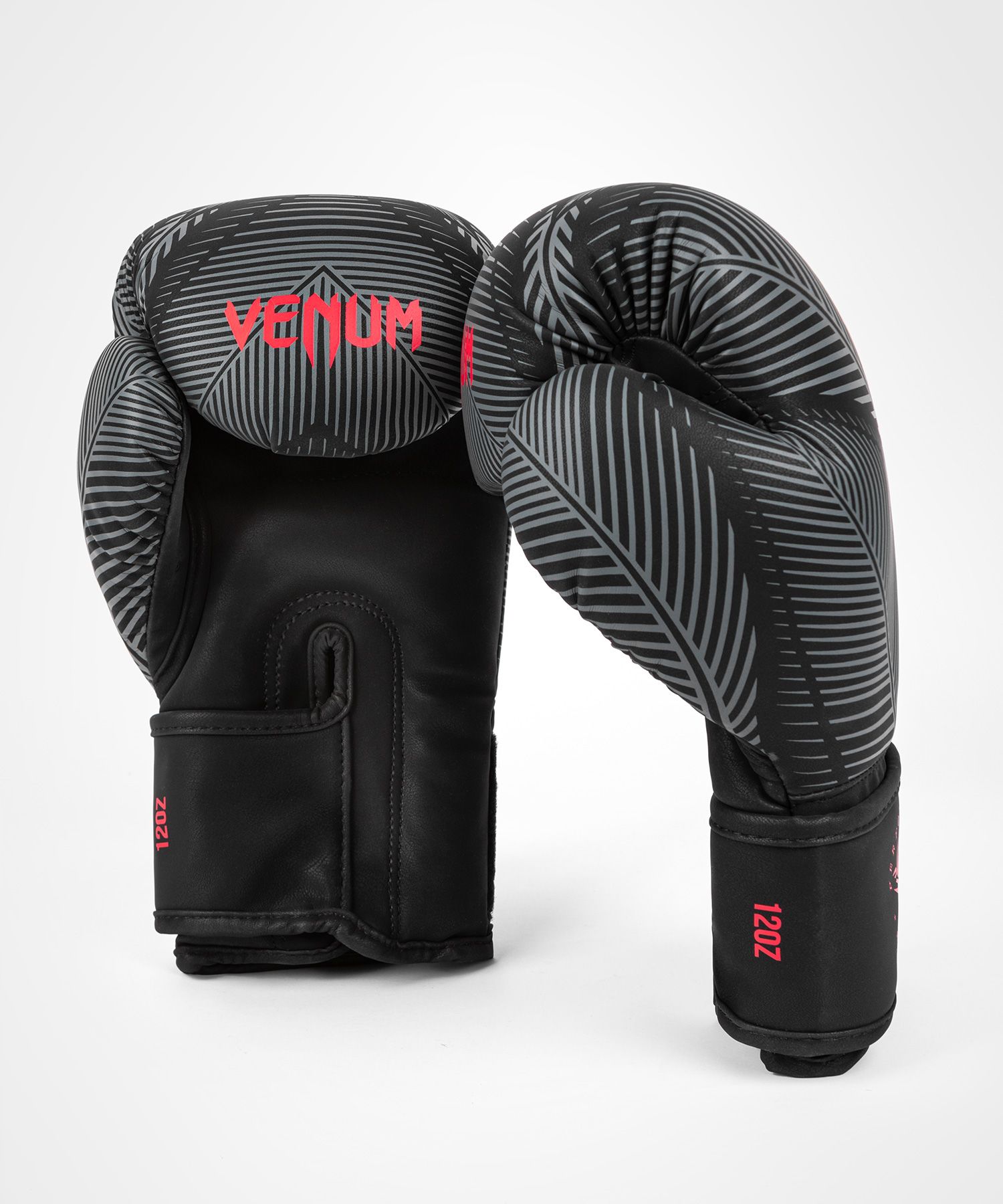 Перчатки Venum Phantom 04700-100-14oz черный\красный 1500_1800
